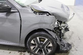 Peugeot 208  picture 8