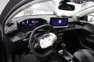 Peugeot 208  picture 9