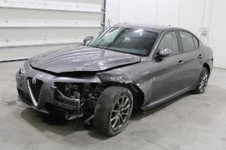 damaged passenger cars Alfa Romeo Giulia  2020/11