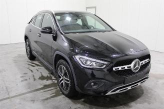 Mercedes GLA 200 picture 2