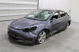 krockskadad bil auto Tesla Model 3  2020/8