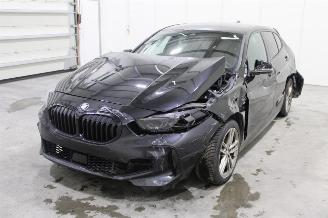 Voiture accidenté BMW 1-serie 118 2024/1