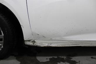 Peugeot 208  picture 7