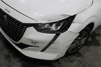 Peugeot 208  picture 8