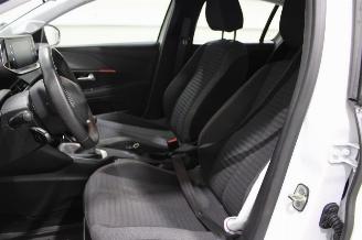 Peugeot 208  picture 11