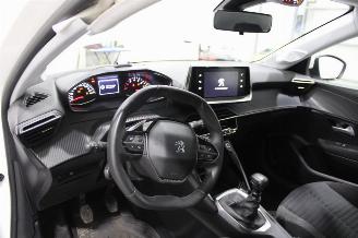 Peugeot 208  picture 10