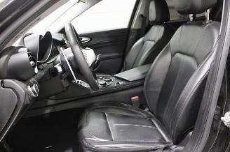Alfa Romeo Giulia  picture 11