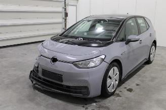 Damaged car Volkswagen ID.3  2021/7