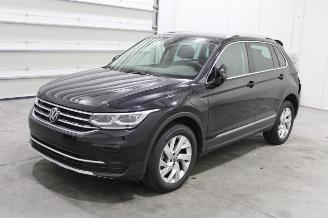 Schadeauto Volkswagen Tiguan  2023/4