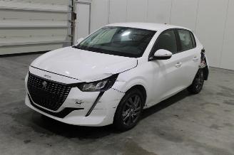 damaged passenger cars Peugeot 208  2022/4