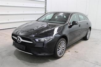 krockskadad bil auto Mercedes Cla-klasse CLA 250 2023/5