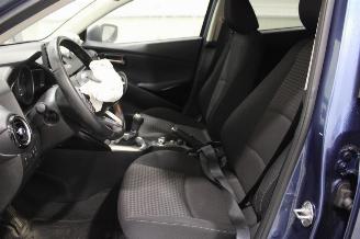 Mazda 2  picture 10