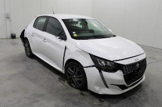 Peugeot 208  picture 2