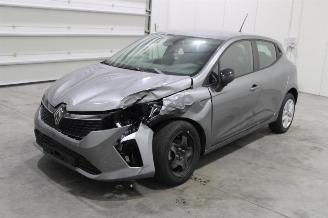 Damaged car Renault Clio  2024/12
