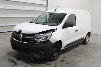 damaged passenger cars Renault Express  2023/9