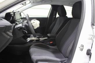 Peugeot 208  picture 11