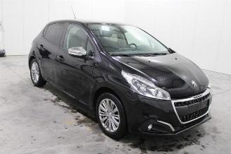 Peugeot 208  picture 2
