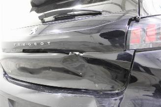 Peugeot 208  picture 8