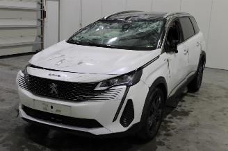 Damaged car Peugeot 5008  2022/1