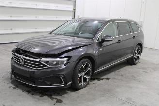 damaged passenger cars Volkswagen Passat  2020/10