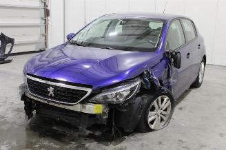 damaged passenger cars Peugeot 308  2020/6