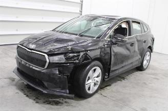 damaged passenger cars Skoda Enyaq  2023/10