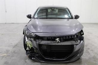 Peugeot 208  picture 6