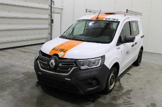 damaged passenger cars Renault Kangoo  2023/12