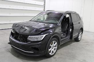 damaged passenger cars Volkswagen Tiguan  2022/6