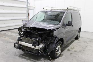 damaged passenger cars Peugeot Partner  2022/4