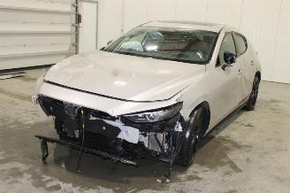 damaged passenger cars Mazda 3  2024/4