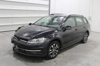 damaged passenger cars Volkswagen Golf  2020/6