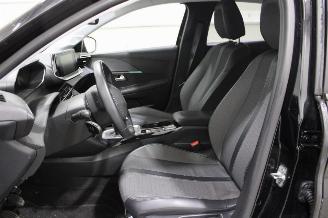 Peugeot 208  picture 9