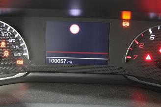 Peugeot 208  picture 11