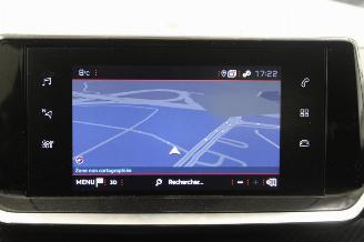 Peugeot 208  picture 12