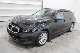 damaged passenger cars BMW 3-serie 320 2024/4