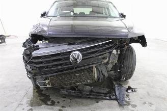 Volkswagen T-Roc  picture 6