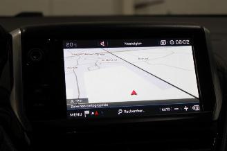 Peugeot 208  picture 13