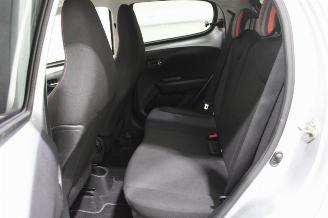 Peugeot 108  picture 13