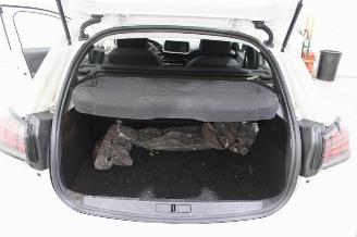 Peugeot 208  picture 17