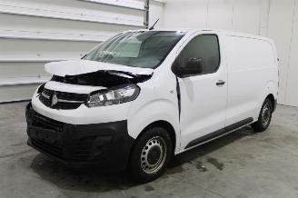 krockskadad bil auto Opel Vivaro  2023/4