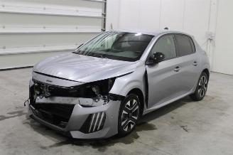 Damaged car Peugeot 208  2024/9