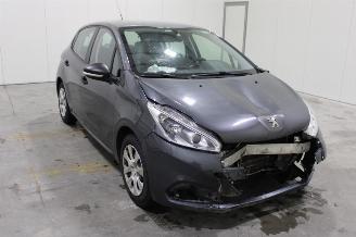 Peugeot 208  picture 2