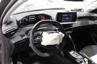 Peugeot 208  picture 9