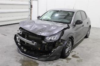 Damaged car Peugeot 208  2022/9