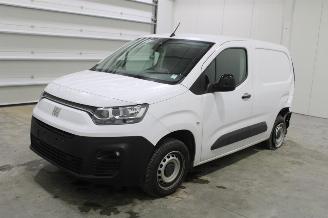 krockskadad bil auto Fiat Doblo  2023/1