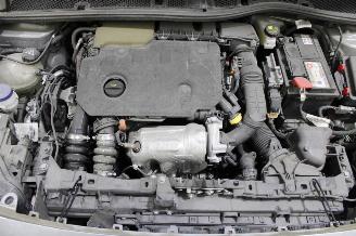 Peugeot 208  picture 14