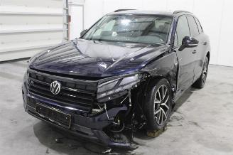 damaged passenger cars Volkswagen Touareg  2022/3