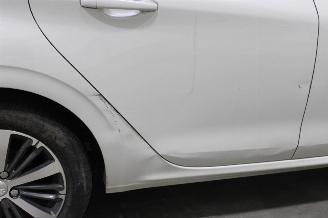 Peugeot 208  picture 7