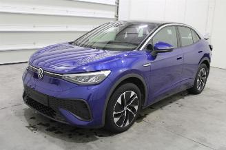 damaged passenger cars Volkswagen ID.5  2023/9